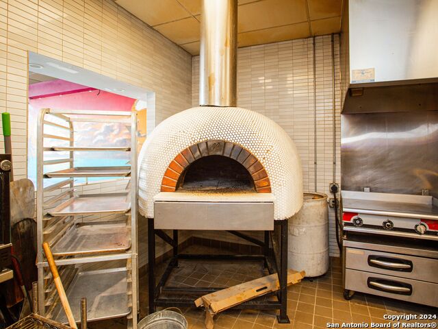 Listing photo id 27 for 7280 Utsa Blvd  109