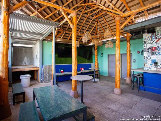 Listing photo id 28 for 7280 Utsa Blvd  109