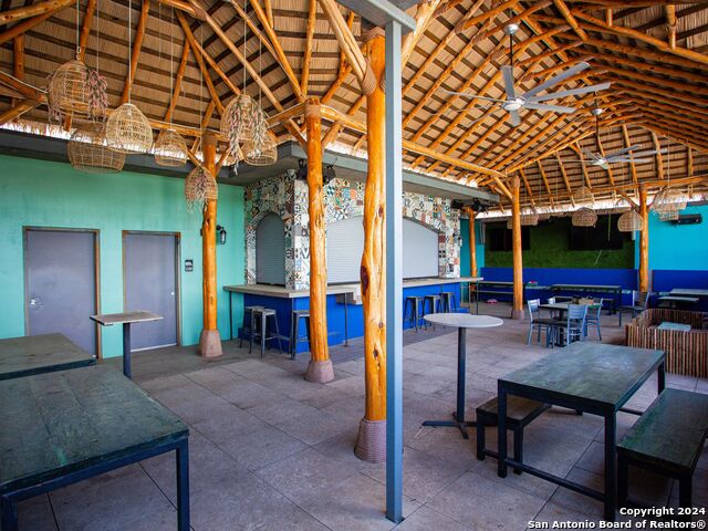 Listing photo id 29 for 7280 Utsa Blvd  109