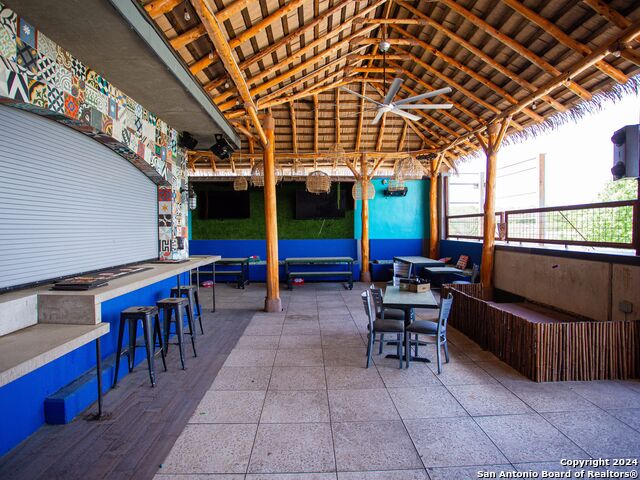 Listing photo id 31 for 7280 Utsa Blvd  109