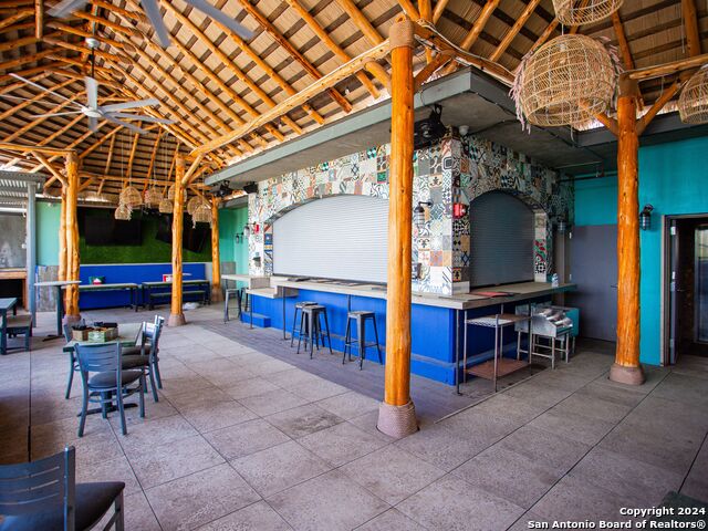 Listing photo id 32 for 7280 Utsa Blvd  109