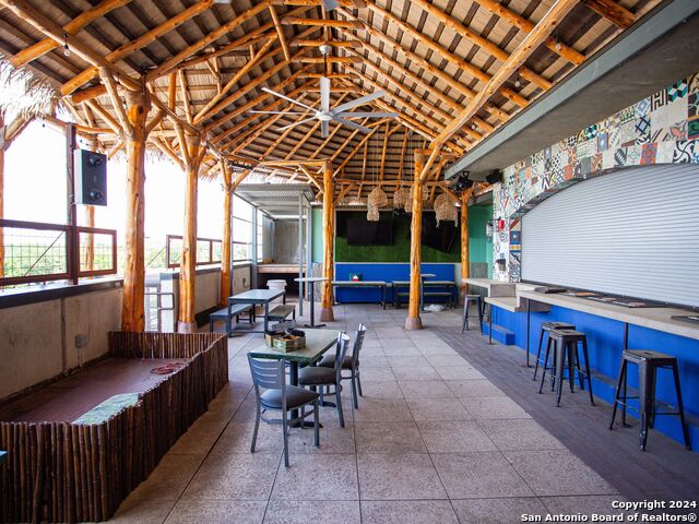 Listing photo id 33 for 7280 Utsa Blvd  109