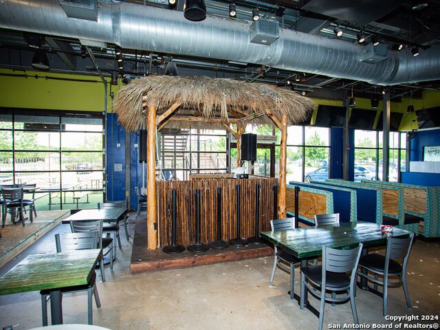 Listing photo id 35 for 7280 Utsa Blvd  109