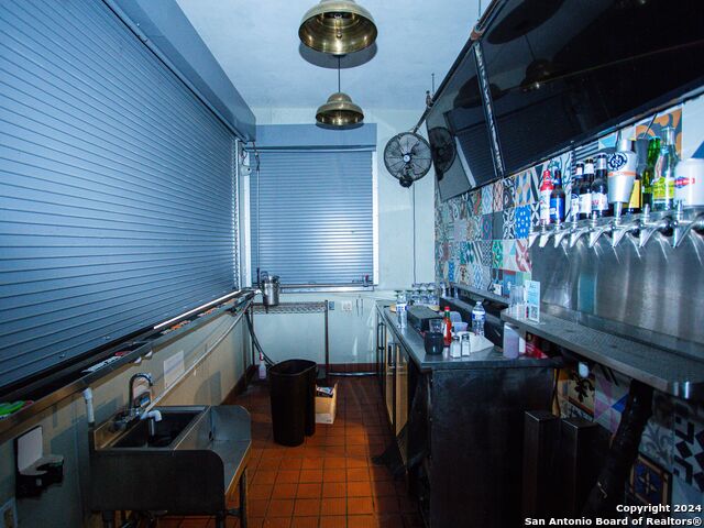 Listing photo id 36 for 7280 Utsa Blvd  109