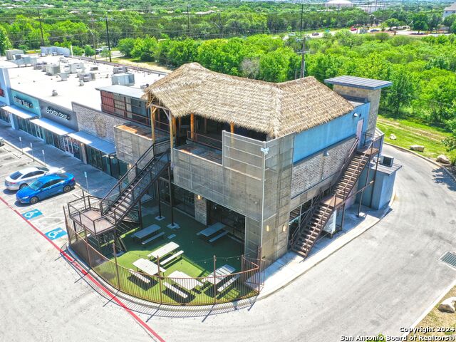 Listing photo id 2 for 7280 Utsa Blvd  109