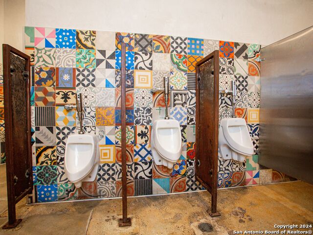 Listing photo id 40 for 7280 Utsa Blvd  109