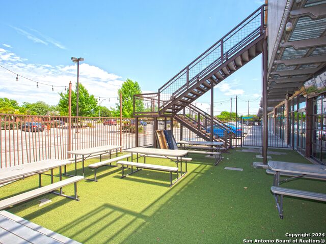 Listing photo id 6 for 7280 Utsa Blvd  109