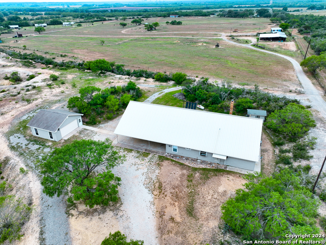 Details for 405 County Road 6642, Devine, TX 78016