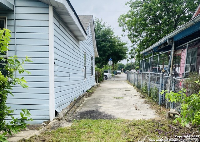 Image 11 of 12 For 1326 23rd St Nw