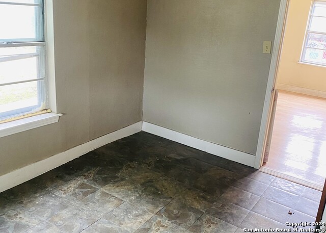 Image 7 of 12 For 1326 23rd St Nw