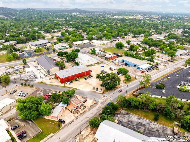 Listing photo id 12 for 1100 Water St