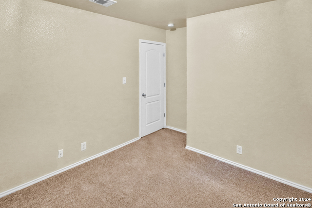 Listing photo id 16 for 8215 Taos Crk