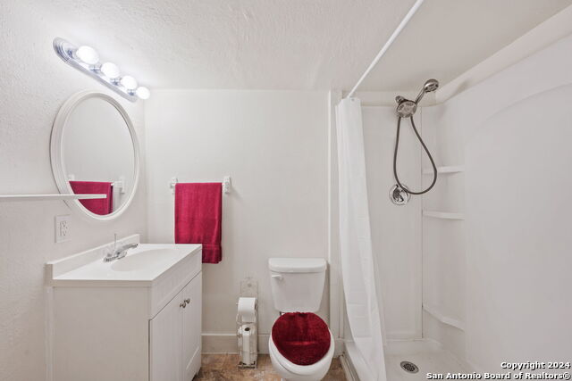 Image 11 of 14 For 1020 Poplar St W