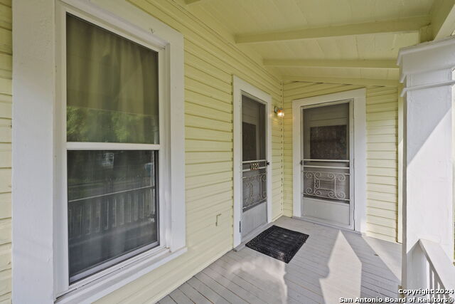 Image 5 of 14 For 1020 Poplar St W