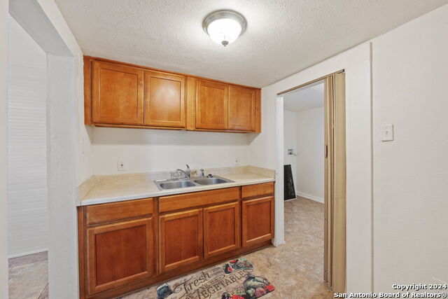 Image 9 of 14 For 1020 Poplar St W