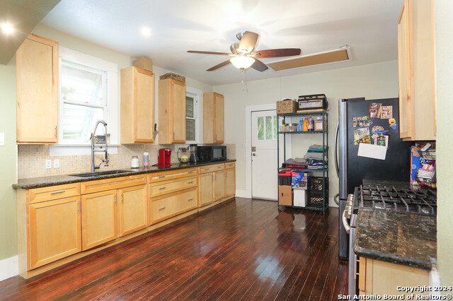 Image 10 of 29 For 511 Devine St