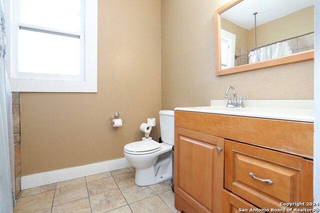 Image 13 of 29 For 511 Devine St