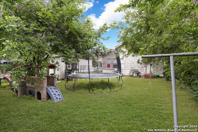 Image 18 of 29 For 511 Devine St