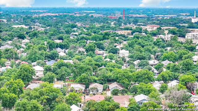 Image 27 of 29 For 511 Devine St