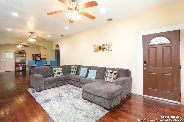 Image 6 of 29 For 511 Devine St