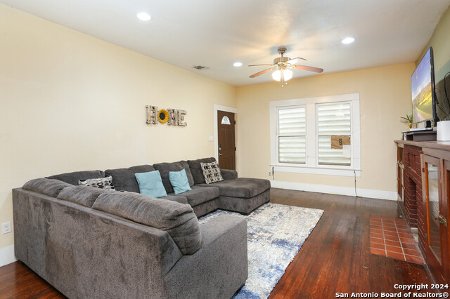 Image 7 of 29 For 511 Devine St