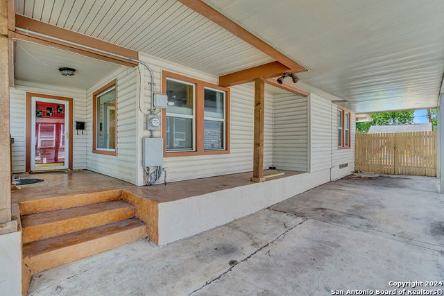 Image 33 of 47 For 1743 Huisache Ave W