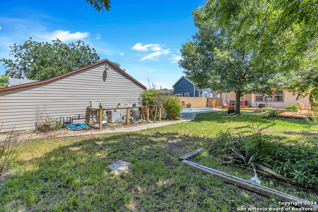 Image 41 of 47 For 1743 Huisache Ave W