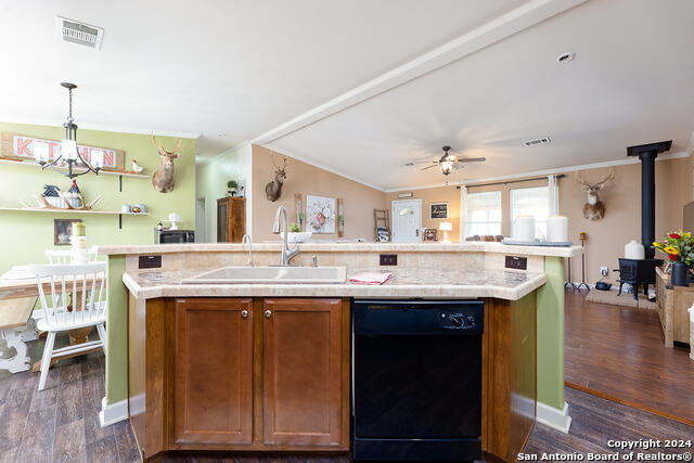 Listing photo id 22 for 140 Twin Springs Rd N