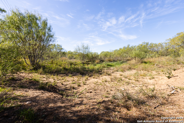 Listing photo id 13 for 3 Fm 1581