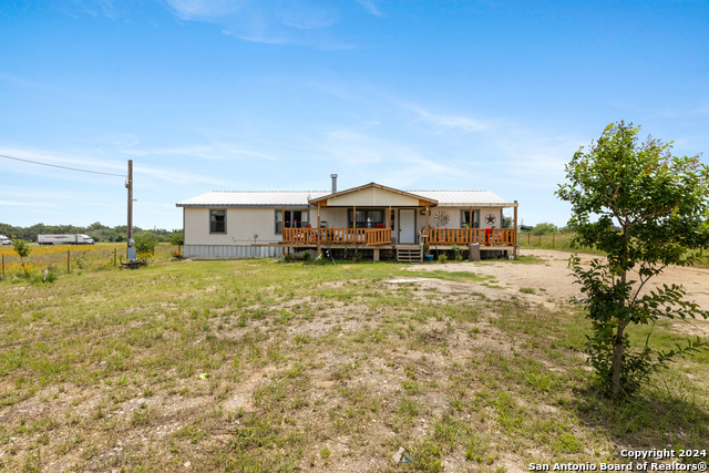 Details for 927 County Road 6846, Lytle, TX 78052