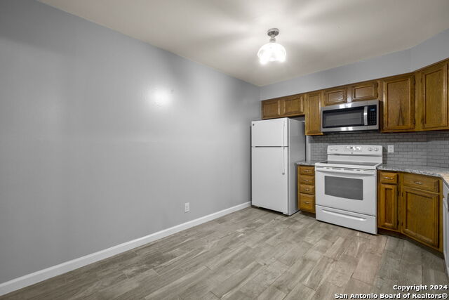 Image 7 of 21 For 11520 Huebner Rd Apt 407  4