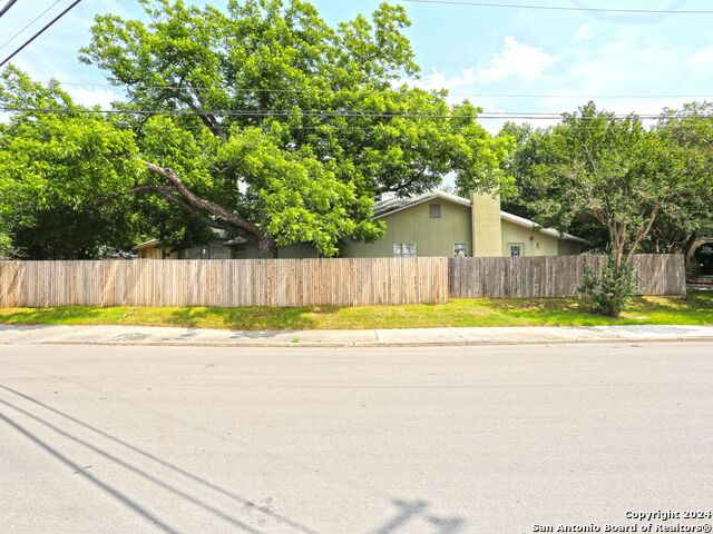 Image 8 of 39 For 103-105 Marcia Pl