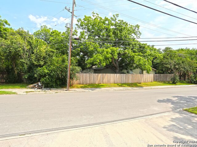 Image 9 of 39 For 103-105 Marcia Pl