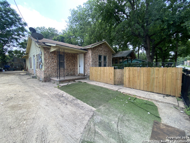 Details for 112 Weaver St, San Antonio, TX 78210