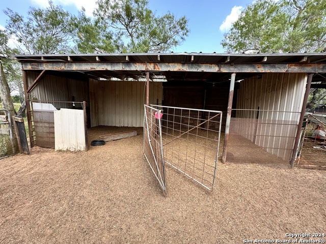 Listing photo id 32 for 4020 Odaniel Rd