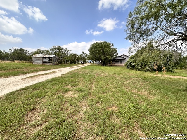 Listing photo id 3 for 4020 Odaniel Rd