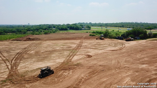 Image 12 of 24 For 17171 Interstate 35 S