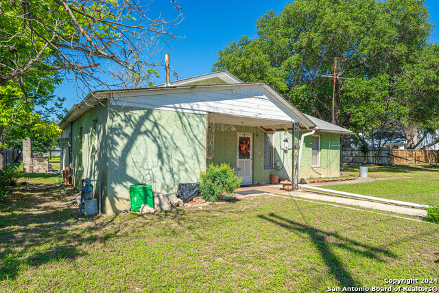 Listing photo id 9 for 640 Houston Ave N