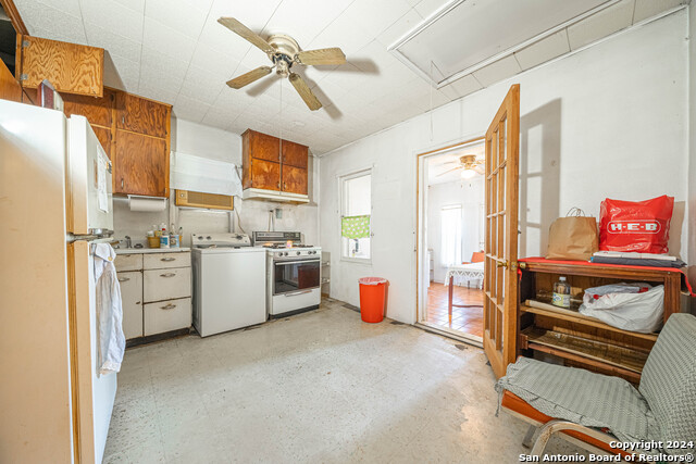 Listing photo id 21 for 640 Houston Ave N