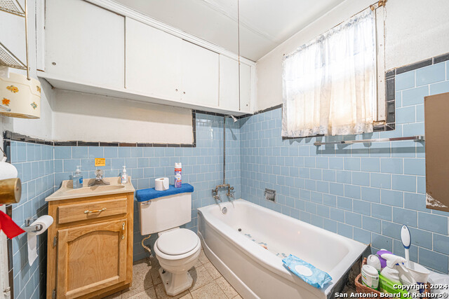 Listing photo id 27 for 640 Houston Ave N