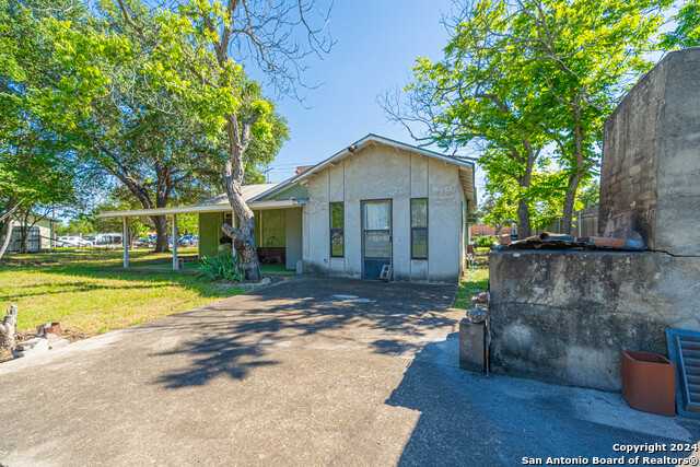 Listing photo id 3 for 640 Houston Ave N