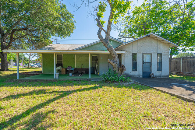 Listing photo id 4 for 640 Houston Ave N