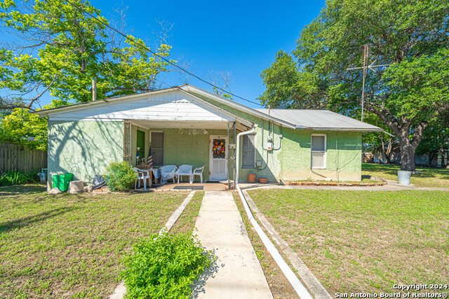 Listing photo id 7 for 640 Houston Ave N