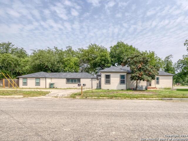 Details for 1103 High St N, Uvalde, TX 78801