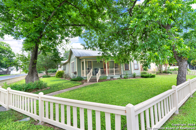 Details for 501 Pine Street N, Fredericksburg, TX 78624