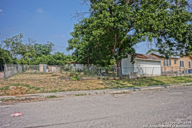 Image 11 of 14 For 702 Rivas St