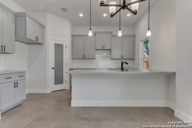 Image 12 of 28 For 600 Park Circle