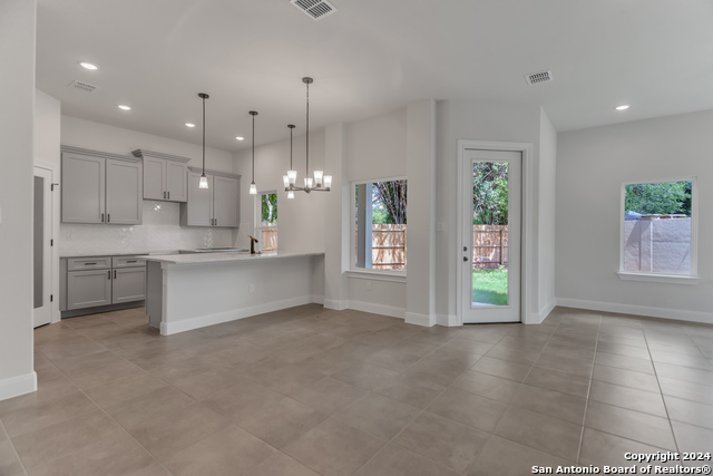 Image 5 of 28 For 600 Park Circle