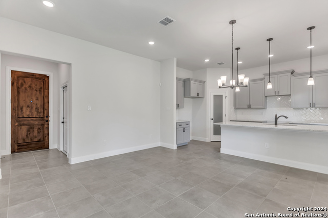 Image 6 of 28 For 600 Park Circle