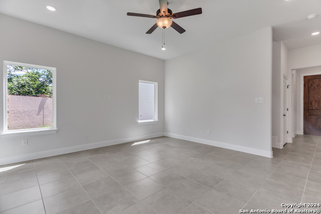 Image 7 of 28 For 600 Park Circle